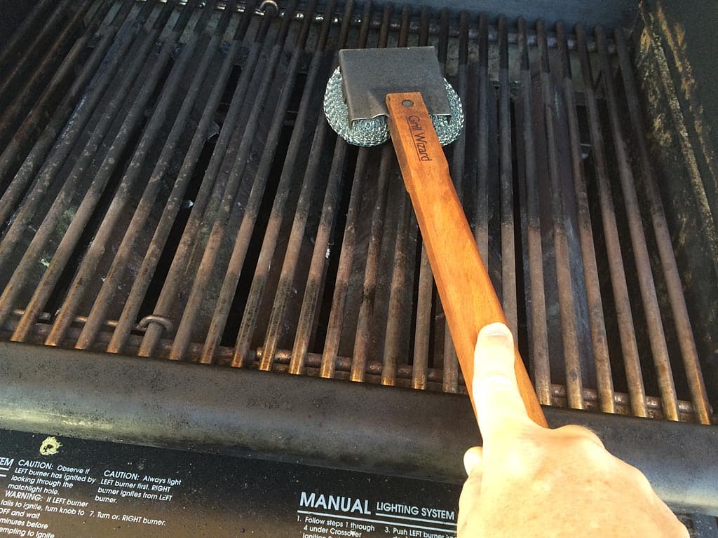 cleaning gas grill